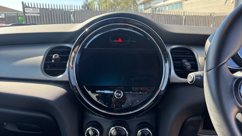 MINI Hatchback 1.5 Cooper Exclusive Premium 3dr Auto Petrol Hatchback